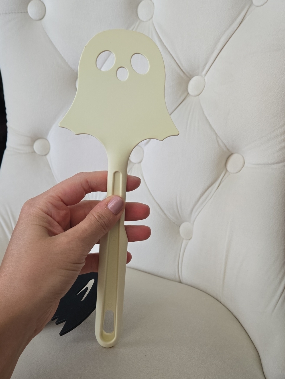 Halloween Ghost & Bat Plastic/Scratch Free Spatulas - Black and Cream, Like New - Picture 7 of 7